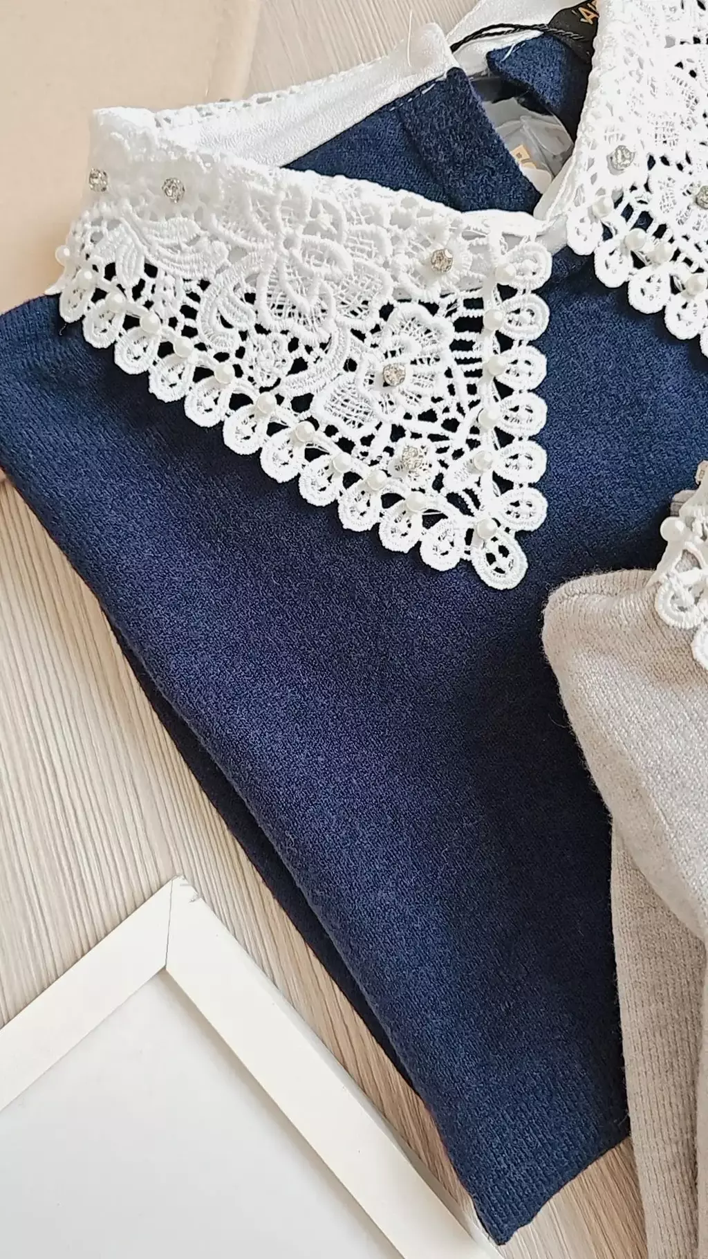 Sweater crystal