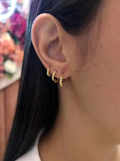 Brinco Trio Argolinha de Bolinhas Dourada - comprar online