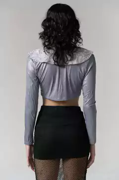 CROP TOP 2000s PLATEADO en internet