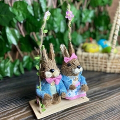 Casal Coelhos de Palha no Balanço - 17cm