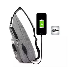 Mochila Transversal com Entrada USB