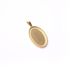 Pingente para colar bordado Oval