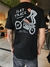 remera track - regular - ( negra )