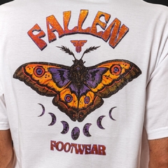 Remera Fallen Lunar Moth en internet