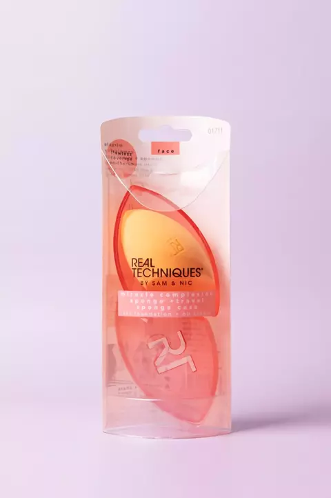 Miracle Complexion Sponge + Travel Case Real Techniques