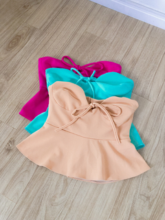 Cropped Emy na internet