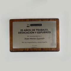 Distincion de madera y bicapa (Opc. Logo, frase o nombre) - comprar online