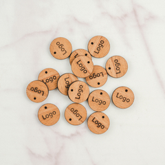 Dije de Madera con logo - tienda online