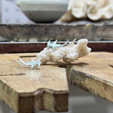 Ear cuff tubarão martelo