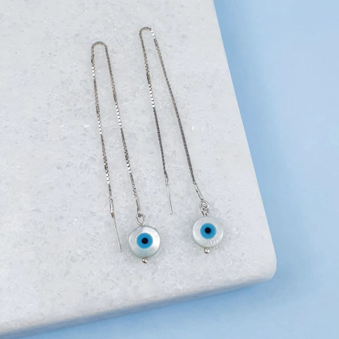 Brinco olho grego transpassado