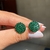 Brinco redondo de tamanho pequeno, Modelo Ponteira/pizza, cor Verde Esmeralda, cravejado manualmente com cristais - comprar online