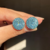 Brinco redondo de tamanho médio, modelo Ponteira/pizza, cor Azul Claro aquamarine, cravejado manualmente com cristais - comprar online