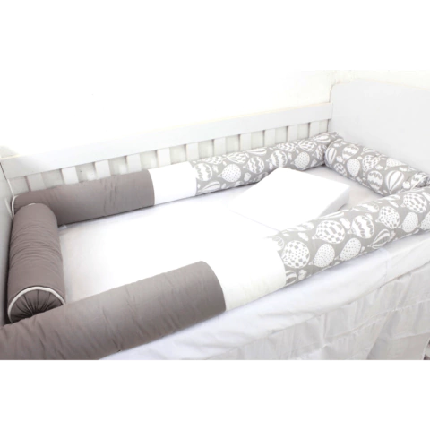 Kit Berço Rolinhos com Balões Brancos e Cinza 4 peças