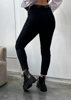 JEAN SKINNY NEGRO (010442) en internet