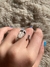 Anillo de alpaca con piedra punta de Cuarzo Cristal