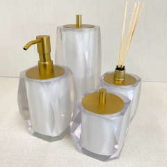 kit de banheiro 4 peças em resina Valência cristal pérola com dourado fosco