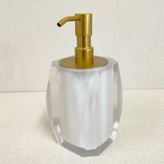 saboneteira valência em resina cristal pérola com dourado fosco