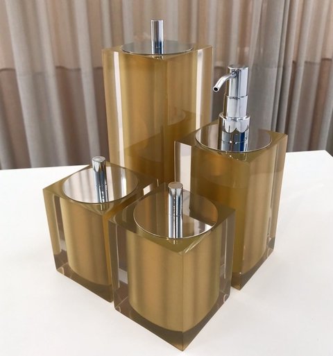 Kit de banheiro 4 peças em resina Cristal dourado com Cromado