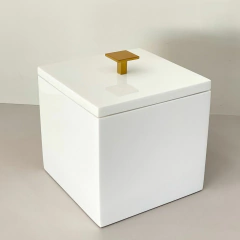 Lixeira de Bancada Branca com Dourado