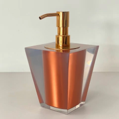 saboneteira torre em resina cristal red gold com red gold
