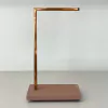 Toalheiro Red gold com base em resina rose