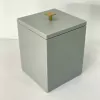 Lixeira em resina cinza fosca com Dourado fosco