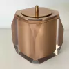 Lixeira bancada valência em resina cristal marrom claro com red gold
