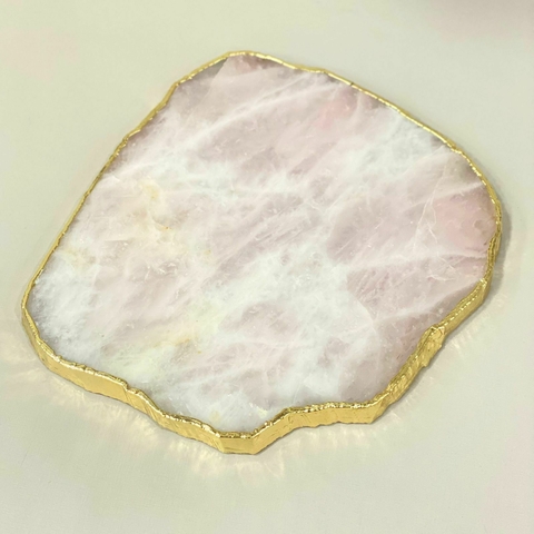 BANDEJA PEDRA NATURAL QUARTZO ROSA COM BORDA DOURADA 20X18cm