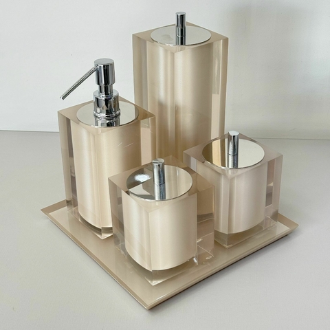Kit de banheiro 4 peças + bandeja 24x24 em resina cristal marfim com cromado