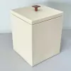Lixeira em resina fendi com rosa matte