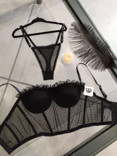 Imagen de Set Bustier Plumeti negro 4 piezas