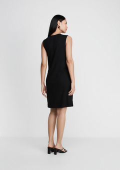 Vestido curto regata Dafne na internet