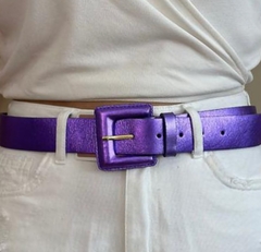 Cinto de couro metalizado roxo