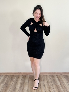 Vestido curto preto com brilho e decote transpassado Kiara