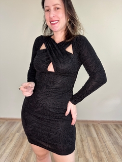 Vestido curto preto com brilho e decote transpassado Kiara - comprar online