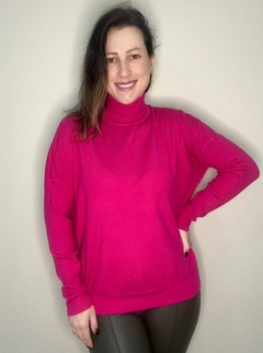 Blusa alongada de tricot mousse com gola alta