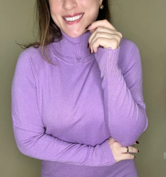 Vestido de tricô curto com gola alta Babi - comprar online