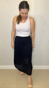 Saia midi texturizada em fio azul marinho Michele - comprar online