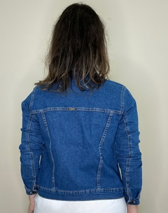 Jaqueta Jeans Curta Bolsos Cassia na internet