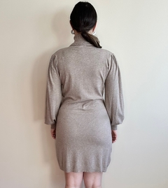Vestido de tricô curto com gola alta Babi - comprar online