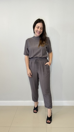 Calça Cenoura Cintura Alta Em Viscose cinza chumbo Ana - comprar online