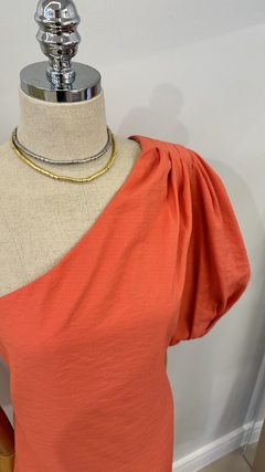 Vestido um ombro só laranja Pérola - comprar online