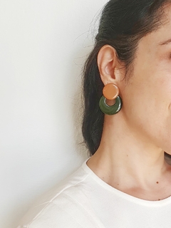 Brinco Adélia verde/doce de leite - loja online