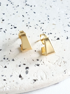 Brinco Concreta dourado - Essa Moça Tem Bossa