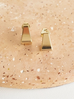 Imagem do Brinco Concreta dourado