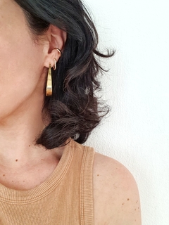 Piercing fake Mia banho ouro na internet