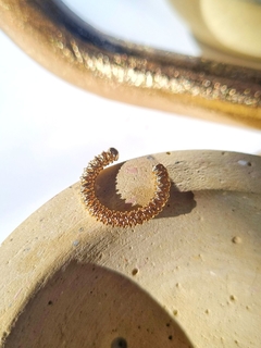 Piercing fake Harpa banho ouro