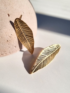 Brinco Pluma banho ouro na internet