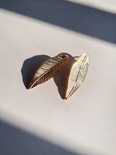 Brinco Pluma banho ouro - comprar online