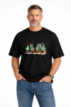 Preto - Camiseta Personagens Animados Natalinos Entre Árvores De Natal E Neve